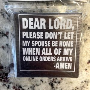 🆕 Funny magnet “shopoholic”, NWT